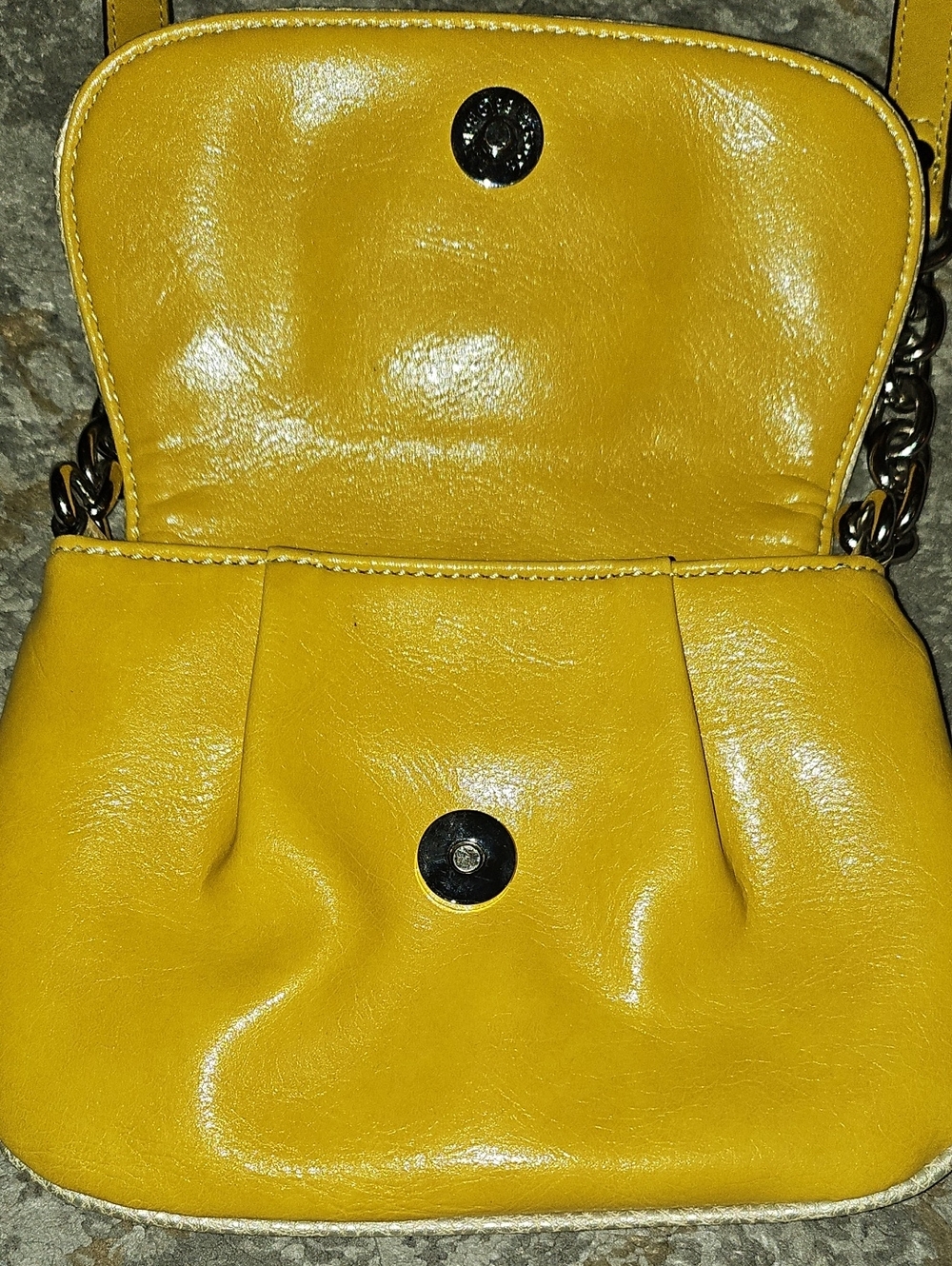 Kathy Van Zeeland Vintage Chain-Strap Crossbody Bag - Picture 9 of 10